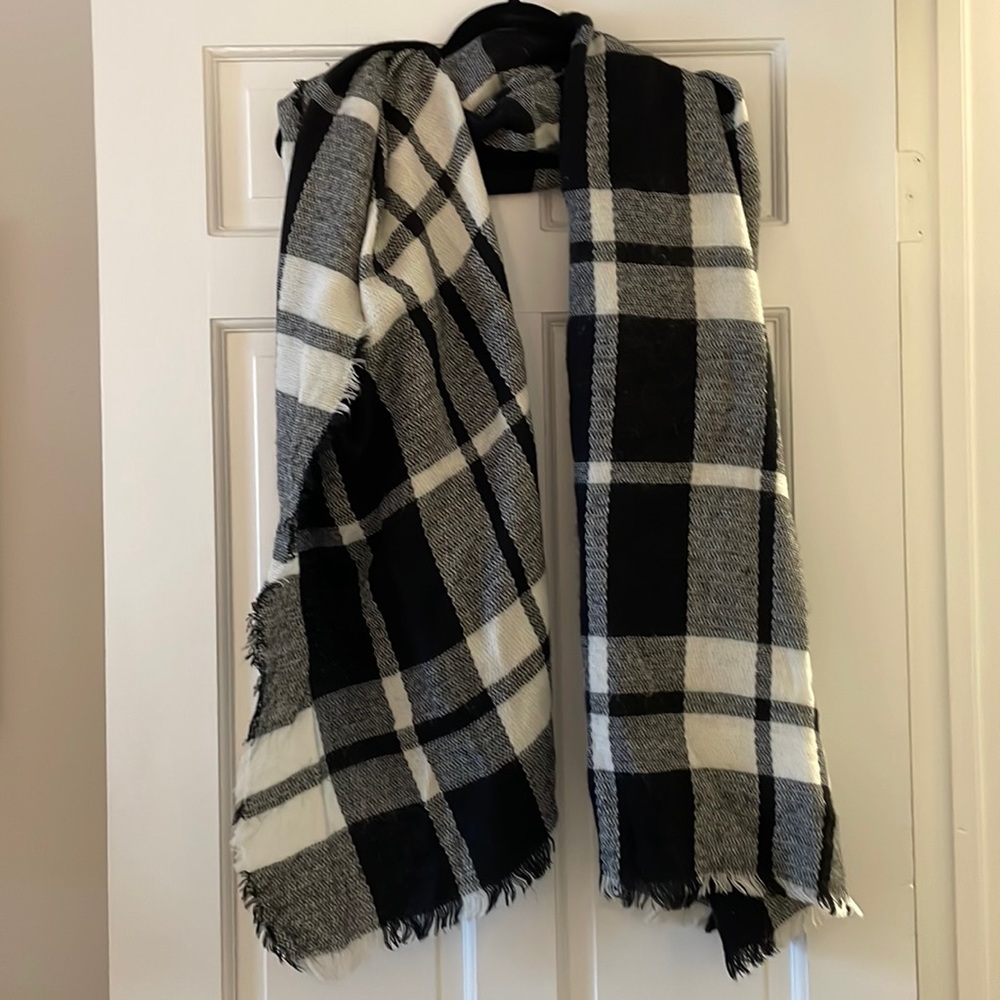 Checkered Blanket Scarf